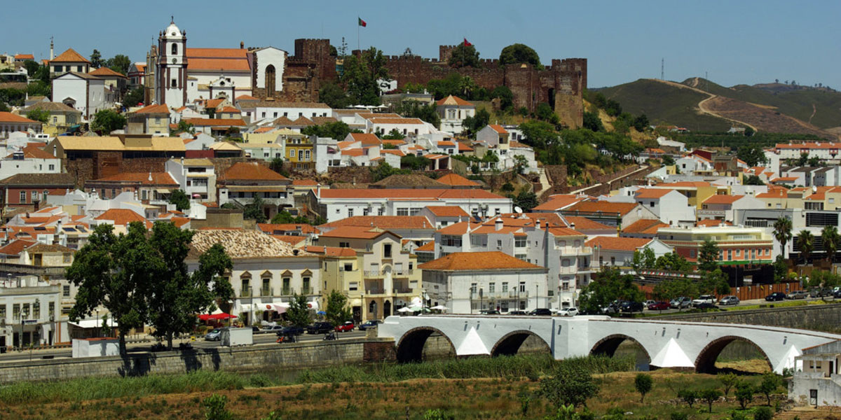 Silves village and castle on the hill at JustGo Transfers, Faro airport transfer services.